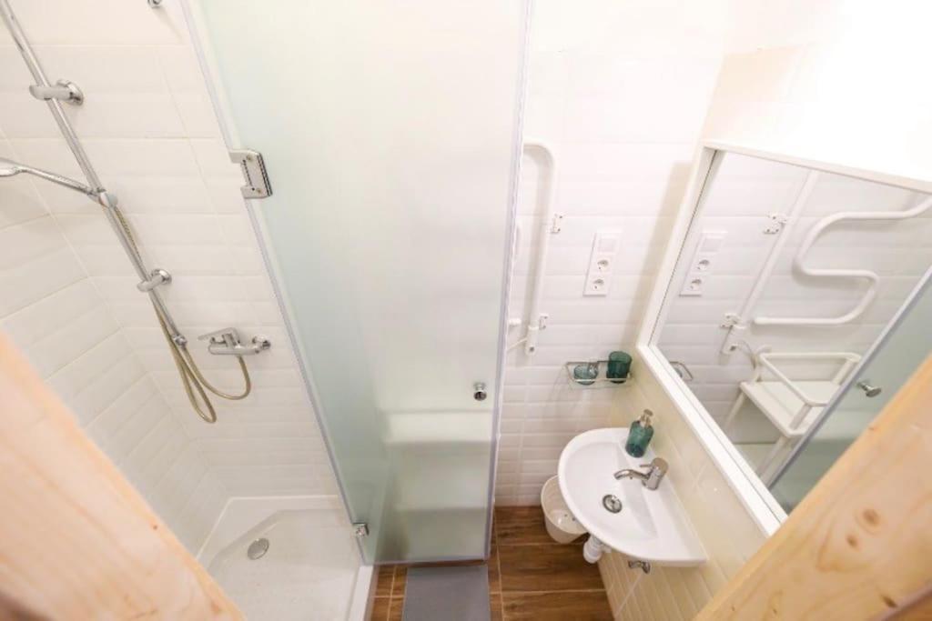 2 Bedroom Flat In Nyar Str., Boutique Budapeste Exterior foto