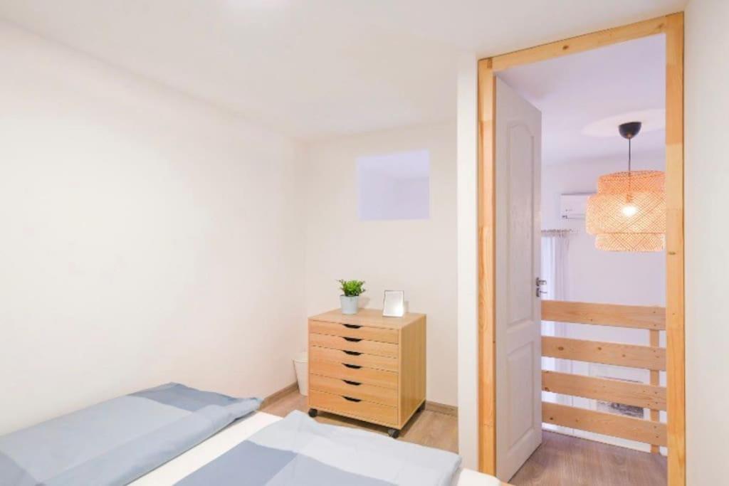 2 Bedroom Flat In Nyar Str., Boutique Budapeste Exterior foto