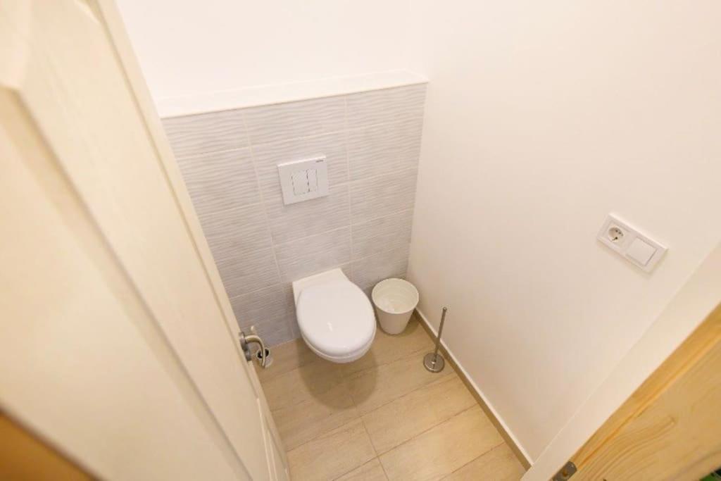 2 Bedroom Flat In Nyar Str., Boutique Budapeste Exterior foto