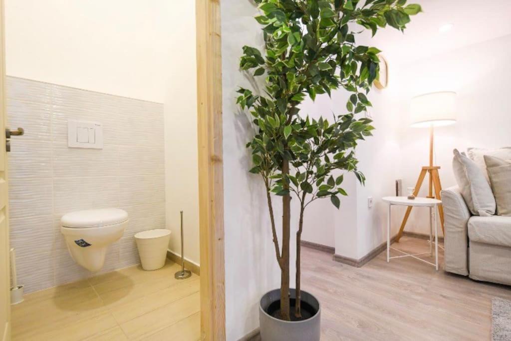 2 Bedroom Flat In Nyar Str., Boutique Budapeste Exterior foto